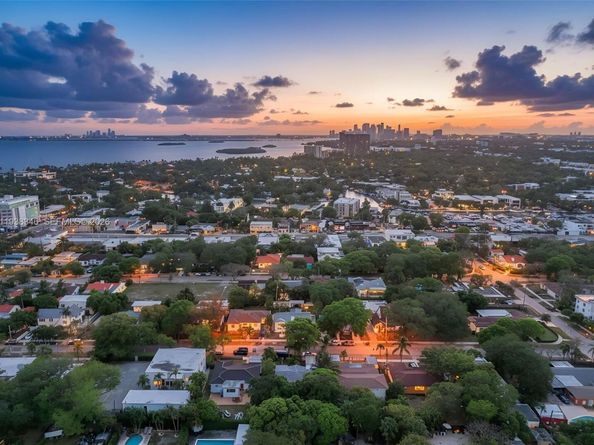 876 NE 81st St, Miami FL 33138