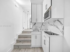 876 NE 81st St, Miami FL 33138