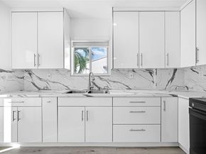 876 NE 81st St, Miami FL 33138