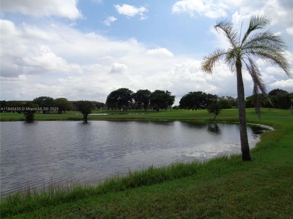 251 SW 132nd Way 315H, Pembroke Pines FL 33027