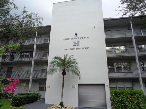 251 SW 132nd Way 315H, Pembroke Pines FL 33027