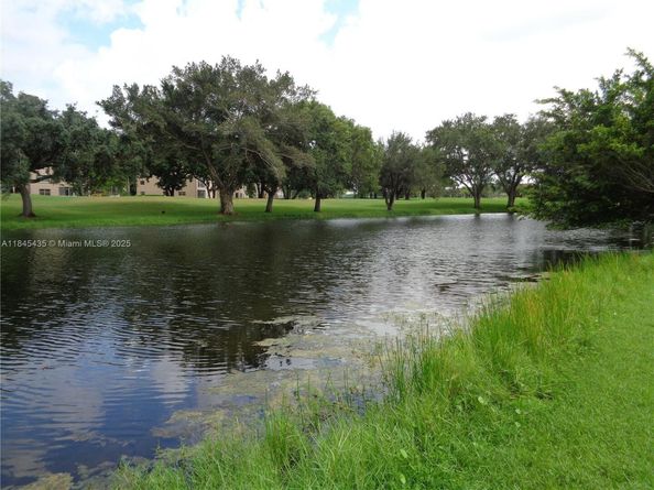 251 SW 132nd Way 315H, Pembroke Pines FL 33027