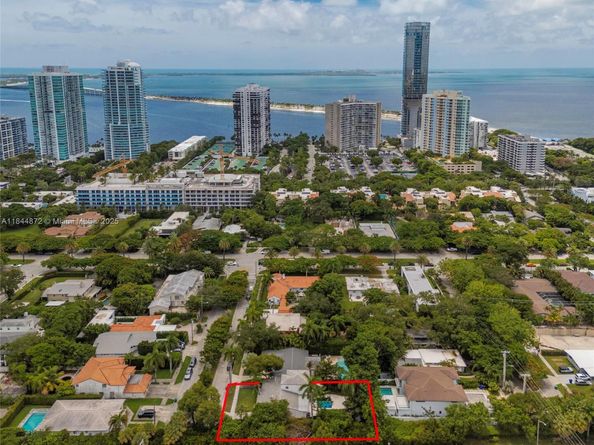 32 SW 23rd Rd, Miami FL 33129