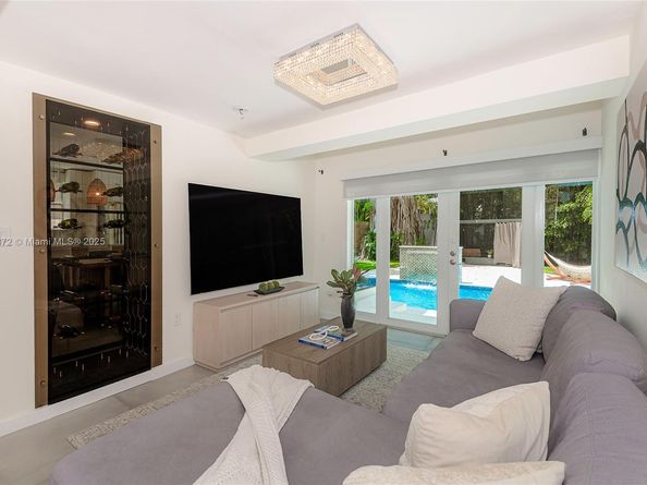 32 SW 23rd Rd, Miami FL 33129