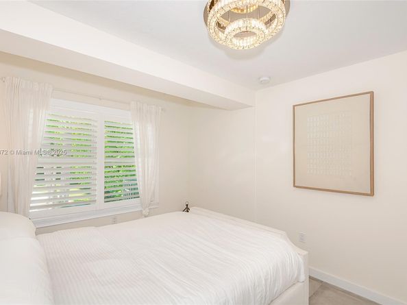 32 SW 23rd Rd, Miami FL 33129