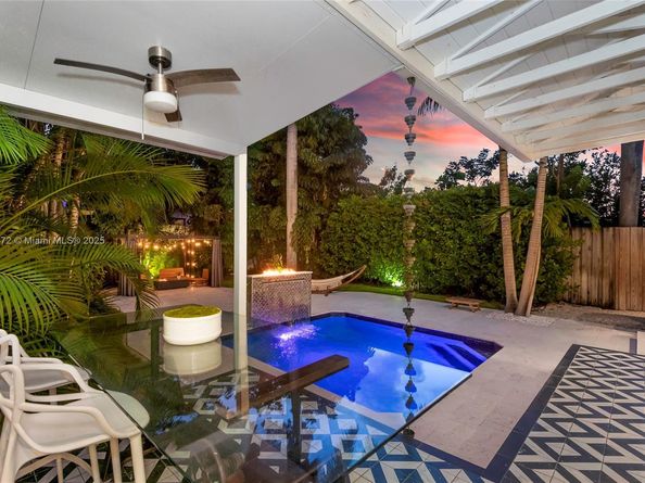 32 SW 23rd Rd, Miami FL 33129