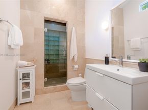 32 SW 23rd Rd, Miami FL 33129