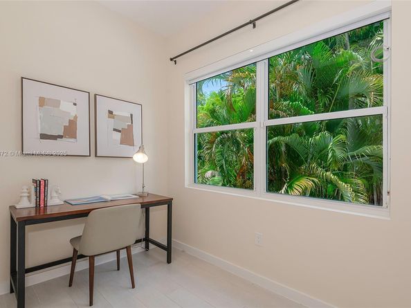 32 SW 23rd Rd, Miami FL 33129