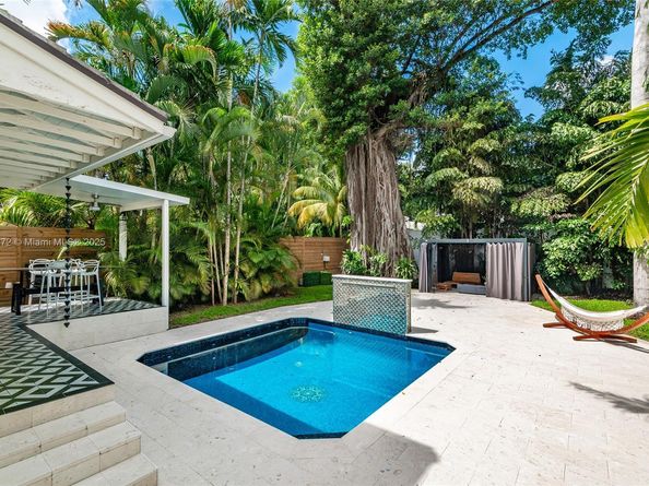 32 SW 23rd Rd, Miami FL 33129
