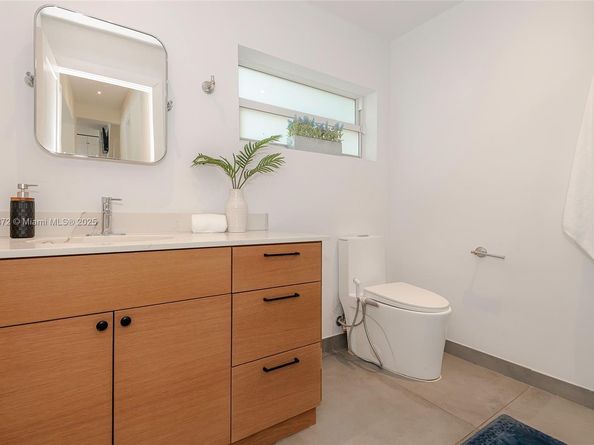 32 SW 23rd Rd, Miami FL 33129