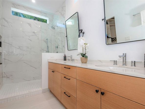 32 SW 23rd Rd, Miami FL 33129