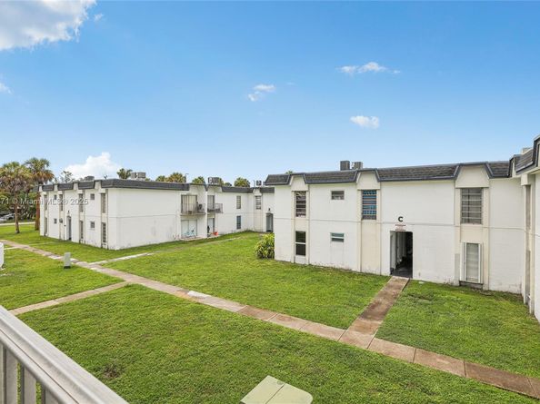 7232 SW 94th Pl E6, Miami FL 33173