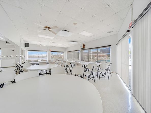 900 SW 10th Ter 14S, Hallandale Beach FL 33009