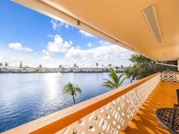 900 SW 10th Ter 14S, Hallandale Beach FL 33009