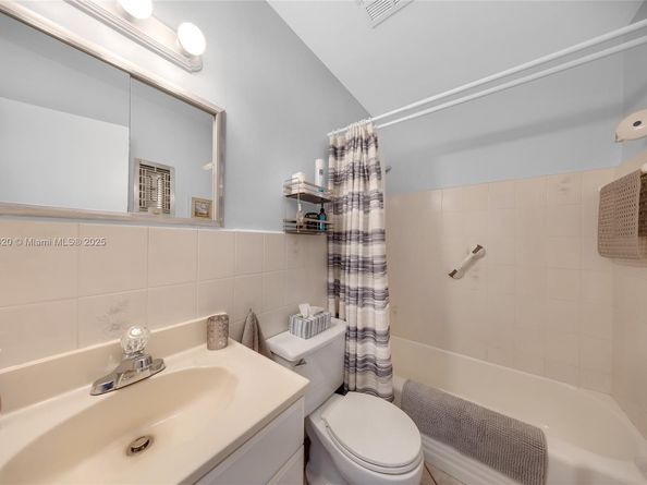 900 SW 10th Ter 14S, Hallandale Beach FL 33009