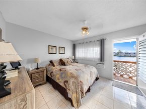 900 SW 10th Ter 14S, Hallandale Beach FL 33009