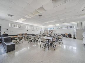 900 SW 10th Ter 14S, Hallandale Beach FL 33009