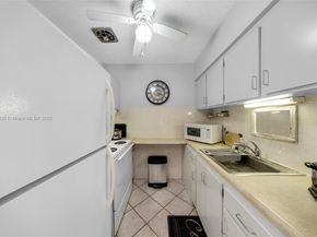 900 SW 10th Ter 14S, Hallandale Beach FL 33009