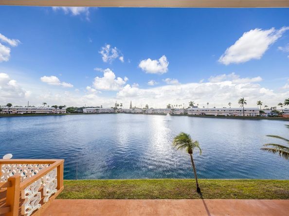 900 SW 10th Ter 14S, Hallandale Beach FL 33009