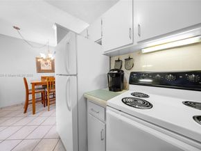 900 SW 10th Ter 14S, Hallandale Beach FL 33009