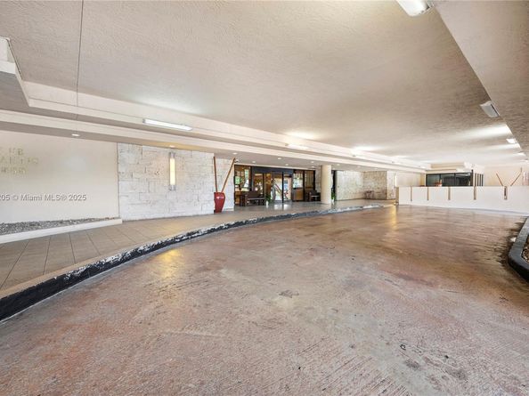 2555 Collins Ave 607, Miami Beach FL 33140