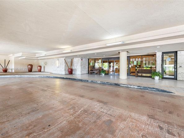 2555 Collins Ave 607, Miami Beach FL 33140