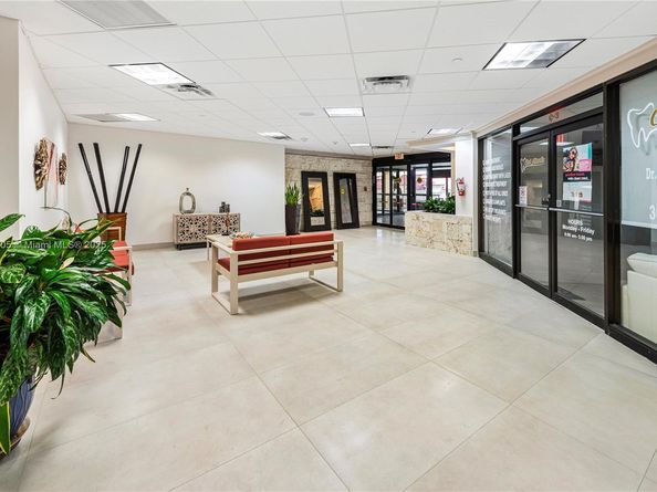 2555 Collins Ave 607, Miami Beach FL 33140