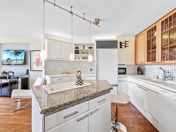 2555 Collins Ave 607, Miami Beach FL 33140