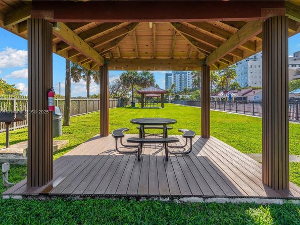 2555 Collins Ave 607, Miami Beach FL 33140