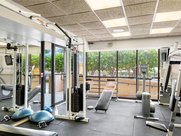 2555 Collins Ave 607, Miami Beach FL 33140