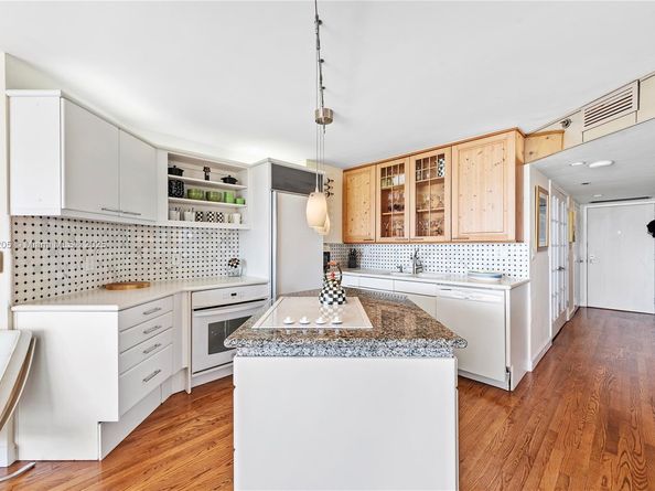 2555 Collins Ave 607, Miami Beach FL 33140
