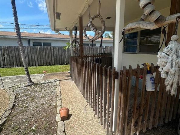 4671 SW 43rd Ter, Dania Beach FL 33314
