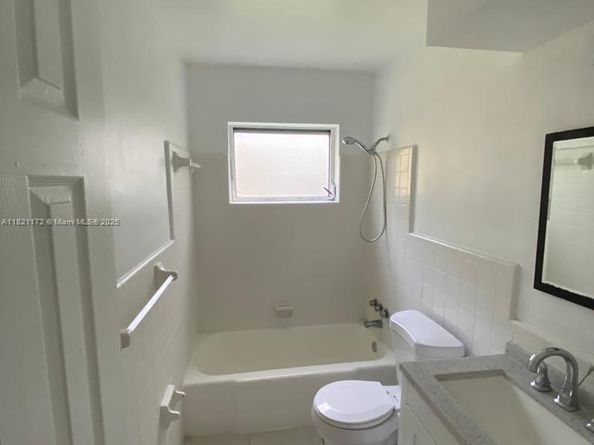 4290 NW 21st Ave, Oakland Park FL 33309