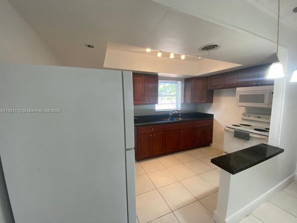 4290 NW 21st Ave, Oakland Park FL 33309
