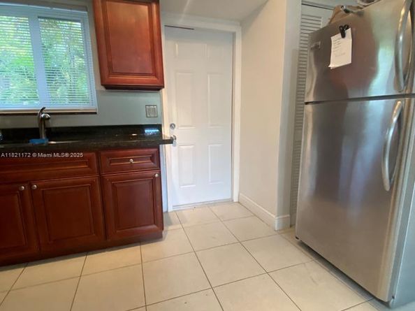4290 NW 21st Ave, Oakland Park FL 33309