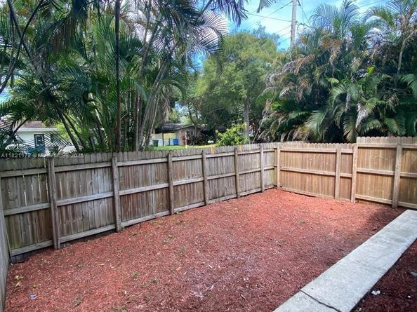4290 NW 21st Ave, Oakland Park FL 33309
