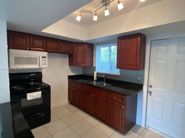 4290 NW 21st Ave, Oakland Park FL 33309
