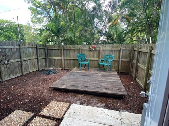4290 NW 21st Ave, Oakland Park FL 33309