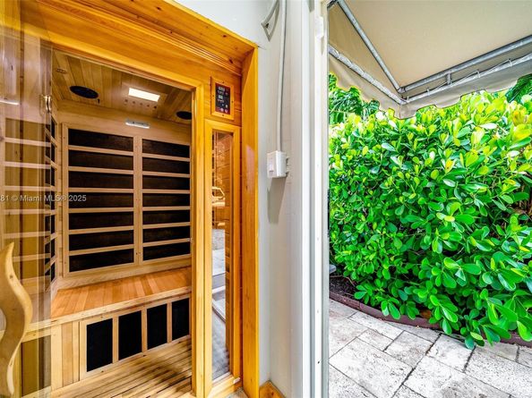 11 Sylvan Ln, Fort Lauderdale FL 33316