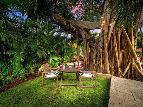 11 Sylvan Ln, Fort Lauderdale FL 33316