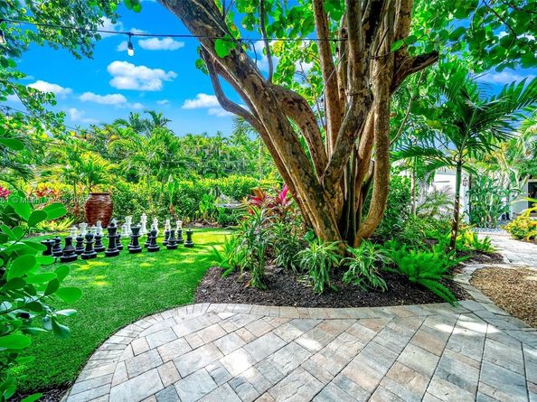 11 Sylvan Ln, Fort Lauderdale FL 33316