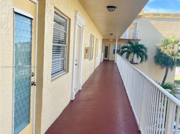 3940 NW 42nd Ave 319, Lauderdale Lakes FL 33319