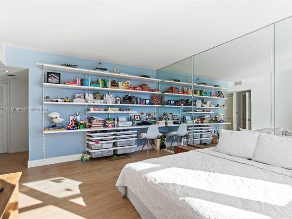 9 Island Ave 2006, Miami Beach FL 33139