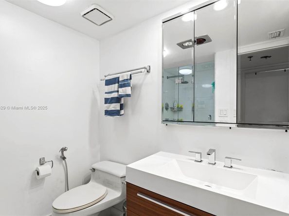 9 Island Ave 2006, Miami Beach FL 33139