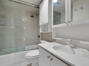 1901 Brickell Ave B1912, Miami FL 33129