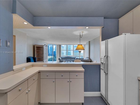 1901 Brickell Ave B1912, Miami FL 33129