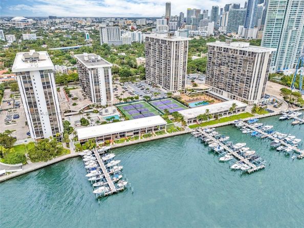 1901 Brickell Ave B1912, Miami FL 33129