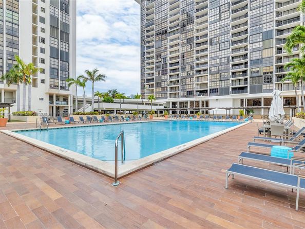 1901 Brickell Ave B1912, Miami FL 33129