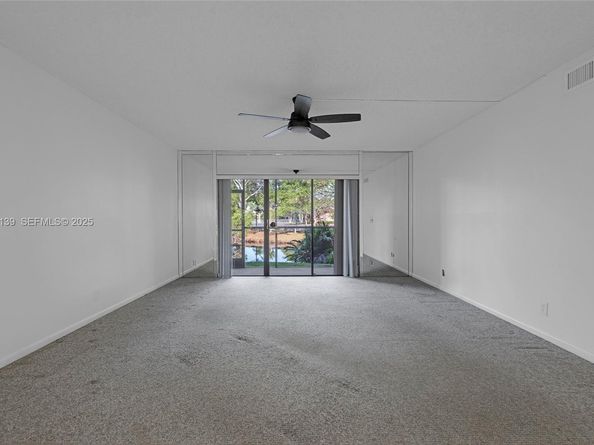 302 Lakeview Dr 105, Weston FL 33326