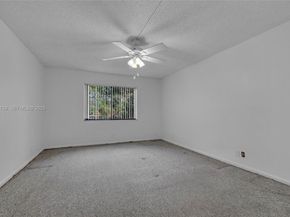 302 Lakeview Dr 105, Weston FL 33326